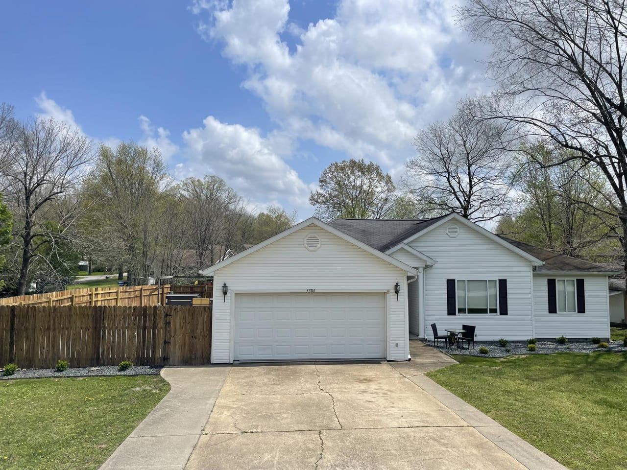 Residential Home with Inground Pool For Sale in Poplar Bluff, Missouri