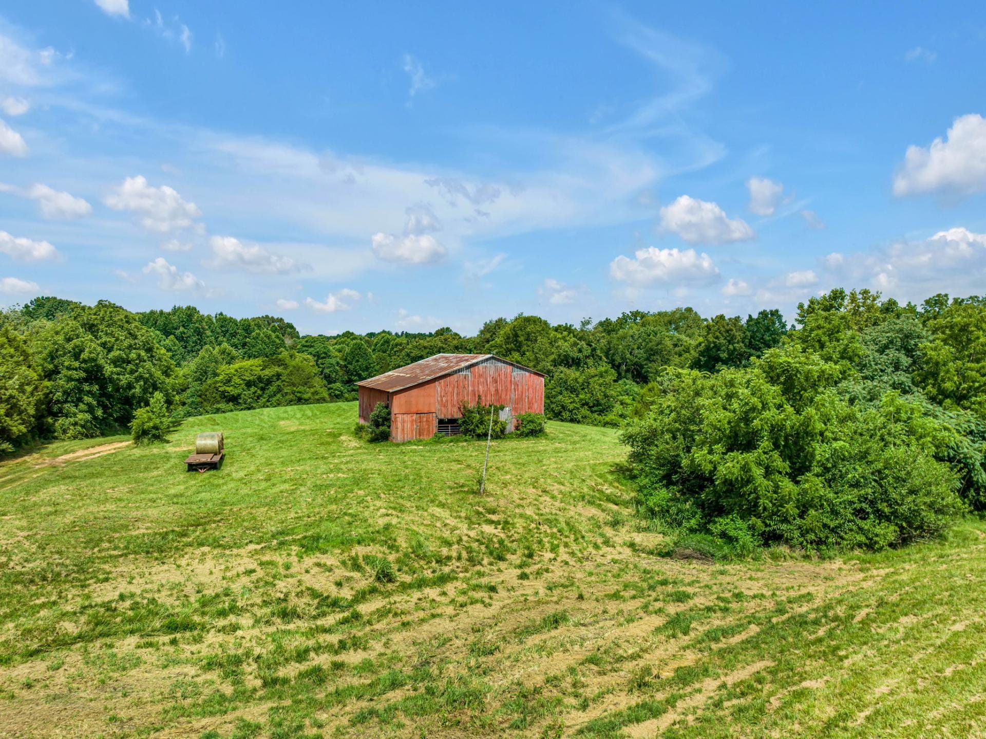 151.7 Acres in Macon County, Tennessee Charming Farmhouse on