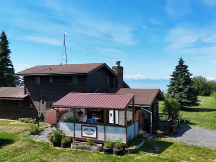 Clam Gulch Lodge 
