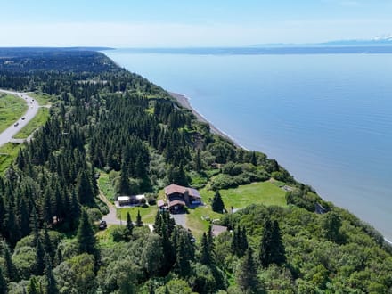 Clam Gulch Lodge 