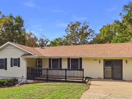 UPDATED HOME NEAR CROWN LAKE | WALK-OUT BASEMENT, BONUS ROOM & FENCED BACKYARD | HORSESHOE BEND, ARKANSAS