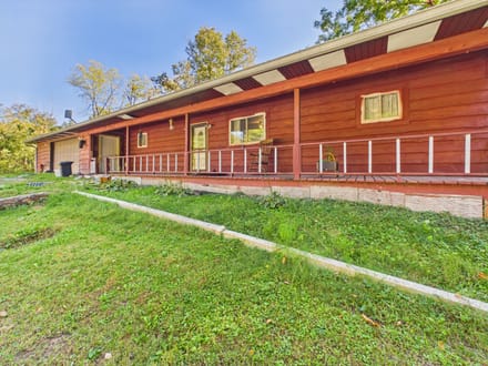 3 Bed/2 Bath Home on 8 Acres Near Rockville, IN