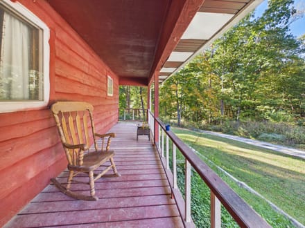 3 Bed/2 Bath Home on 8 Acres Near Rockville, IN