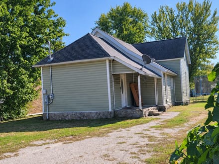 2 Bed / 1 Bath Home in Washington IN 