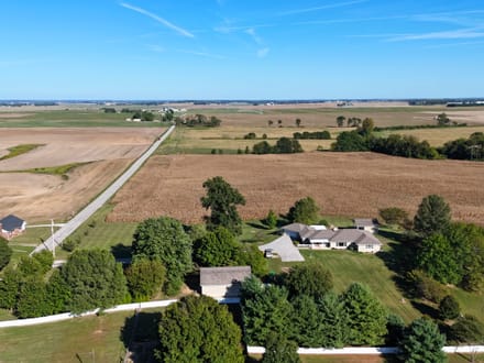 Hilltop Country Home on 3.14 Acres in Daviess County IN 