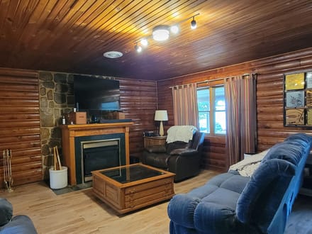 Log Cabin on 3.41 Acres in Scott County IN 