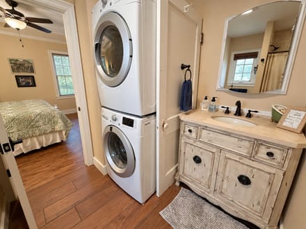 Rusty's Roost- Fully Furnished Retreat Steps from Downtown Clarksdale 