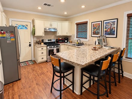 Rusty's Roost- Fully Furnished Retreat Steps from Downtown Clarksdale 