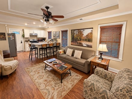 Rusty's Roost- Fully Furnished Retreat Steps from Downtown Clarksdale 