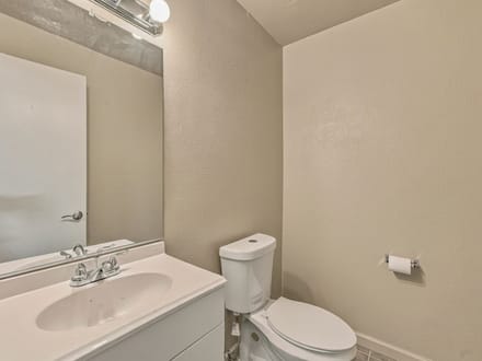 1324 N Saint James Rd