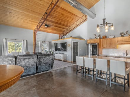 Corn Creek Hunting Retreat 