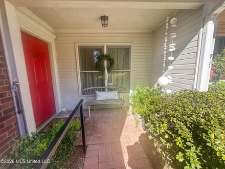 Updated One Level Townhouse with Private Patio in McComb MS