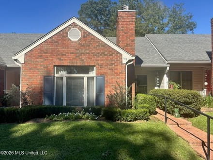 Updated One Level Townhouse with Private Patio in McComb MS