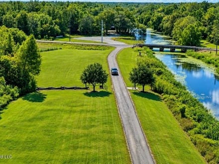 1979± Acre Hunting Plantation in White Castle, LA