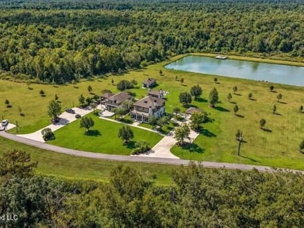 1979± Acre Hunting Plantation in White Castle, LA