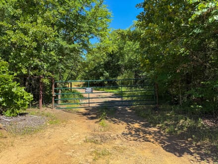 120+/- acre Recreational/Hunting with Trophy bass lake next door!