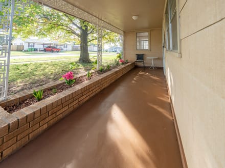 611 Brunson Ave, Prague, OK 74864