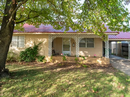 611 Brunson Ave, Prague, OK 74864