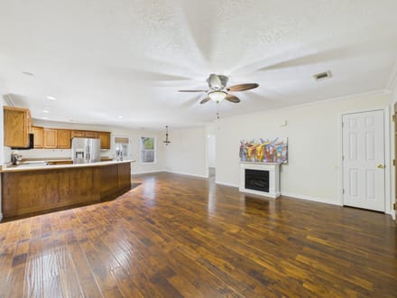 4 JACOB LANE | CAVE CITY, AR | DOUBLE OAKE ESTATES | 2 PRIMARY SUITES | SALTWATER POOL | 4-CAR GARAGE | 1.26± ACRES