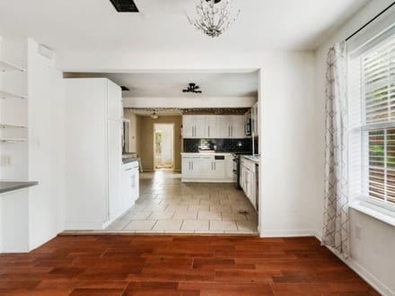 1940's COTTAGE STYLED HOME IN SE PARIS
