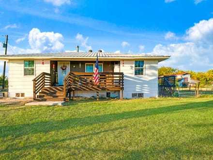 COUNTRY HOME ON 5 ACRES - RED RIVER COUNTY