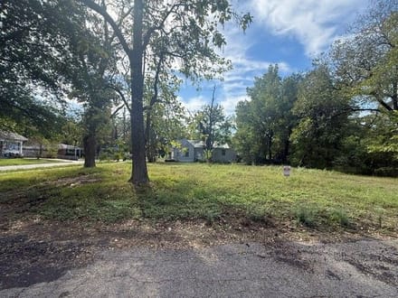 Quarter Acre Building Lot SE Paris