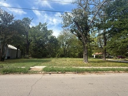 Quarter Acre Building Lot SE Paris