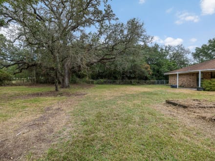 1081 Shirley Oaks 
