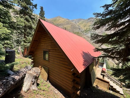 Hike in only cabin in pristine wilderness!