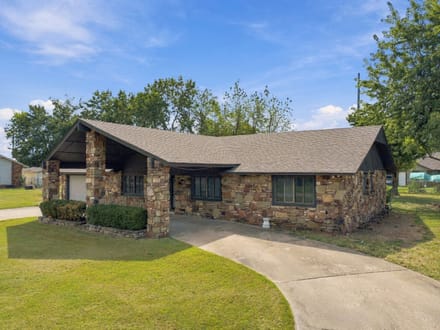 Broken Arrow Updated Home on an Acre