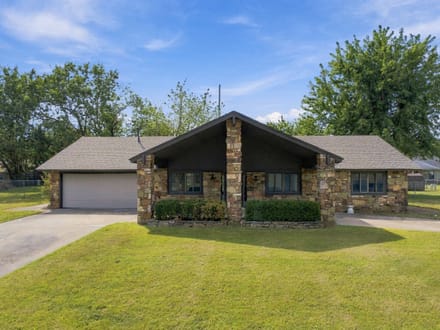 Broken Arrow Updated Home on an Acre