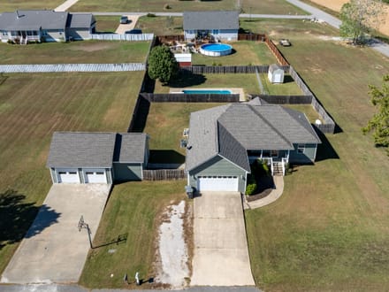 4 JACOB LANE | CAVE CITY, AR | DOUBLE OAKE ESTATES | 2 PRIMARY SUITES | SALTWATER POOL | 4-CAR GARAGE | 1.26± ACRES