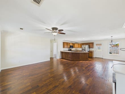 4 JACOB LANE | CAVE CITY, AR | DOUBLE OAKE ESTATES | 2 PRIMARY SUITES | SALTWATER POOL | 4-CAR GARAGE | 1.26± ACRES