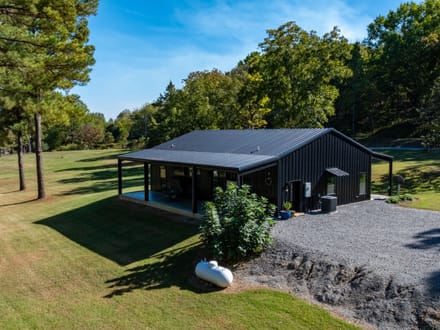 HOME ON 8.11 +/- AC NEAR THE WHITE RIVER | POND, COUNTRY LIVING & EXCEPTIONAL FISHING AND HUNTING | ROSIE, ARKANSAS