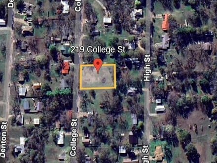219 College Street, Roxton, Texas 75477