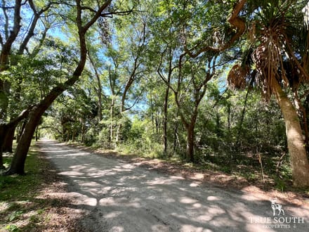 Coffin Point Plantation Lot w/ Private Beach Access