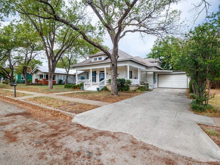 714 W College, Coleman