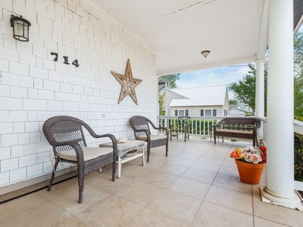 714 W College, Coleman