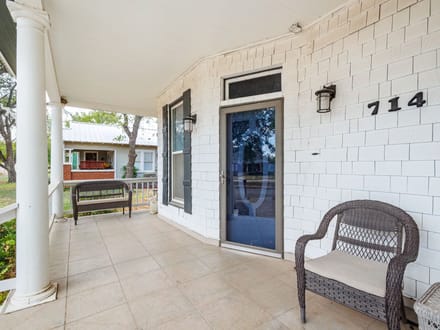 714 W College, Coleman