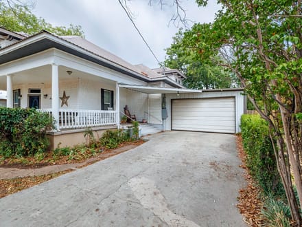 714 W College, Coleman