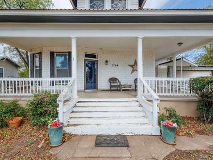 714 W College, Coleman