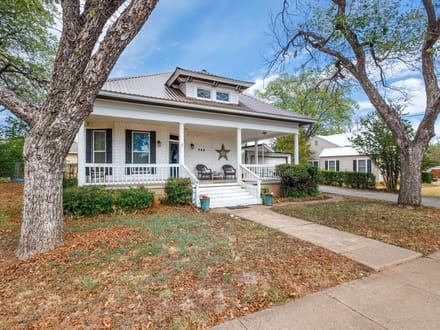714 W College, Coleman