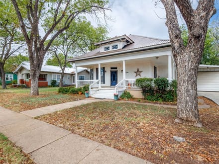 714 W College, Coleman