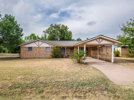 1201 N. 10th Street, Ballinger