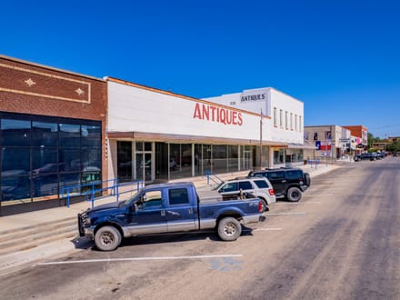 204 Commercial Ave, Coleman