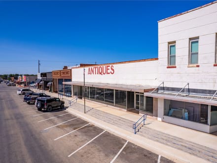 204 Commercial Ave, Coleman