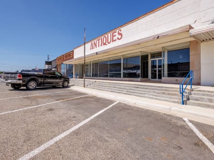204 Commercial Ave, Coleman