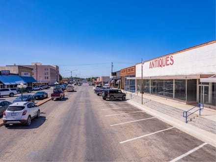 204 Commercial Ave, Coleman