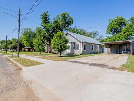 1720 S Commercial Ave