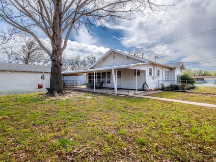 1301 Commercial Ave
